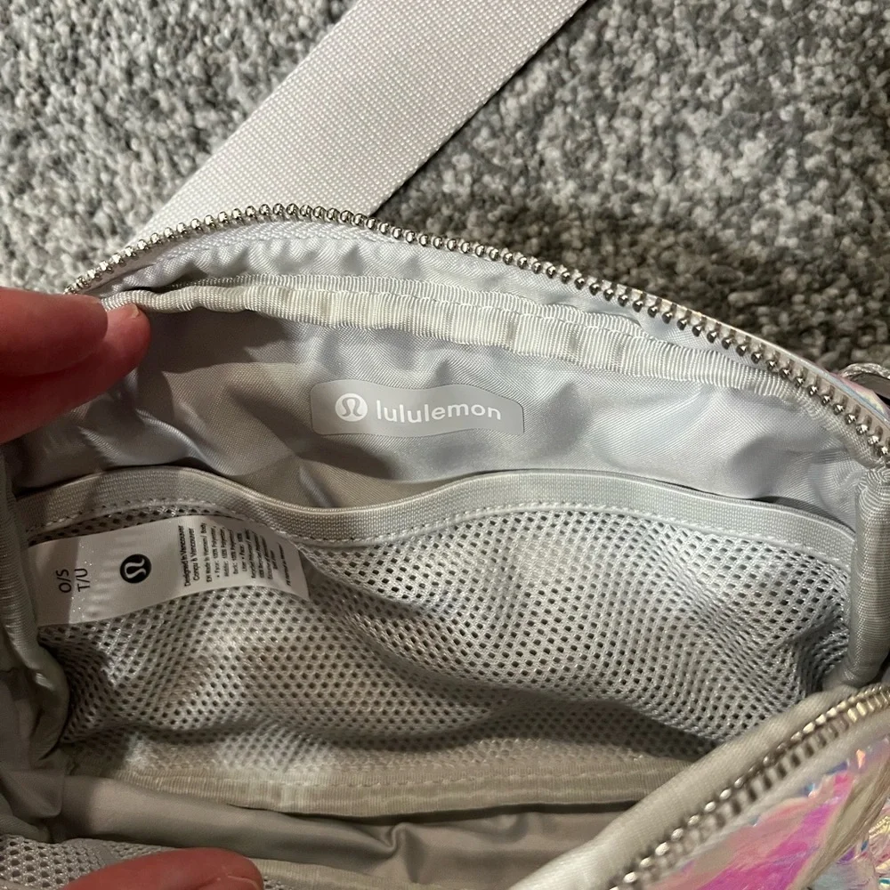 NWOT Lululemon belt bag - Picture 3 of 3